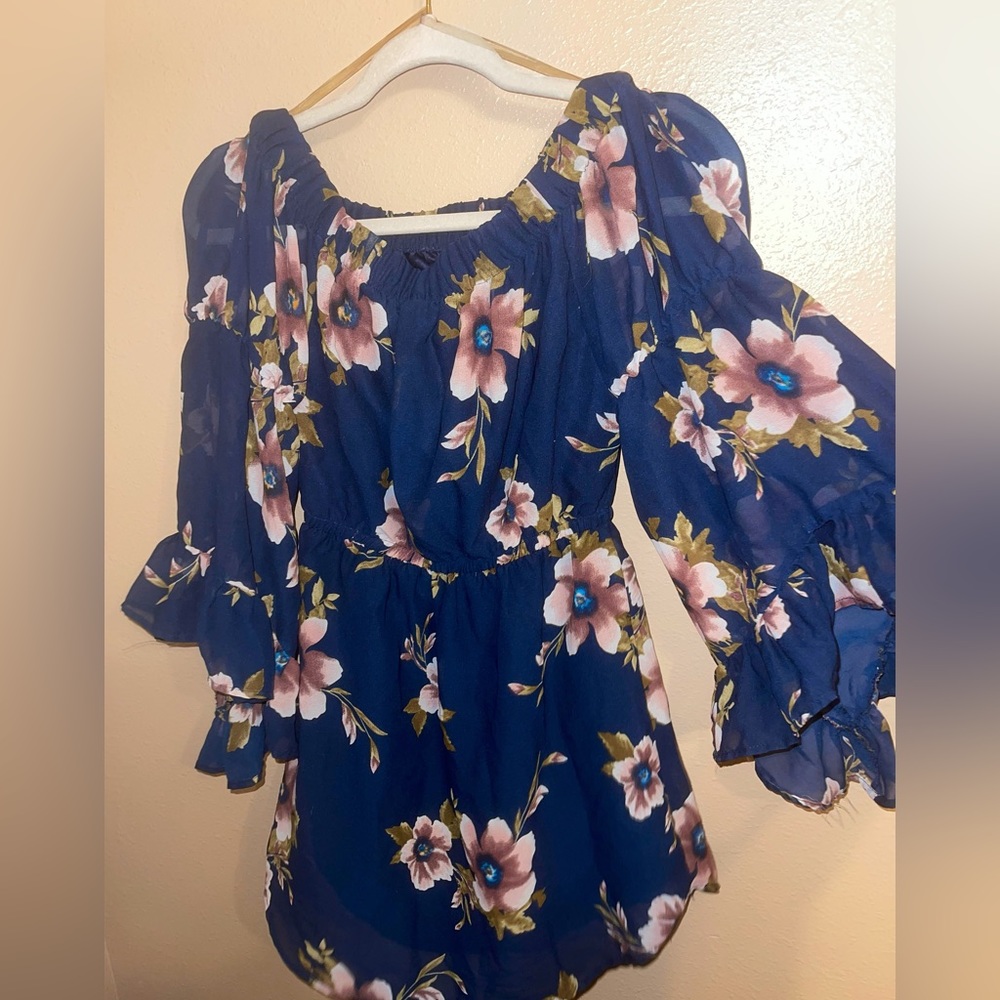 Very cute, mid-rise navy blue and floral print dress!